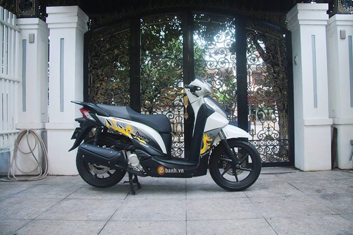 Ngam Honda SH300 do rong Pikachu Hai Phong don Tet